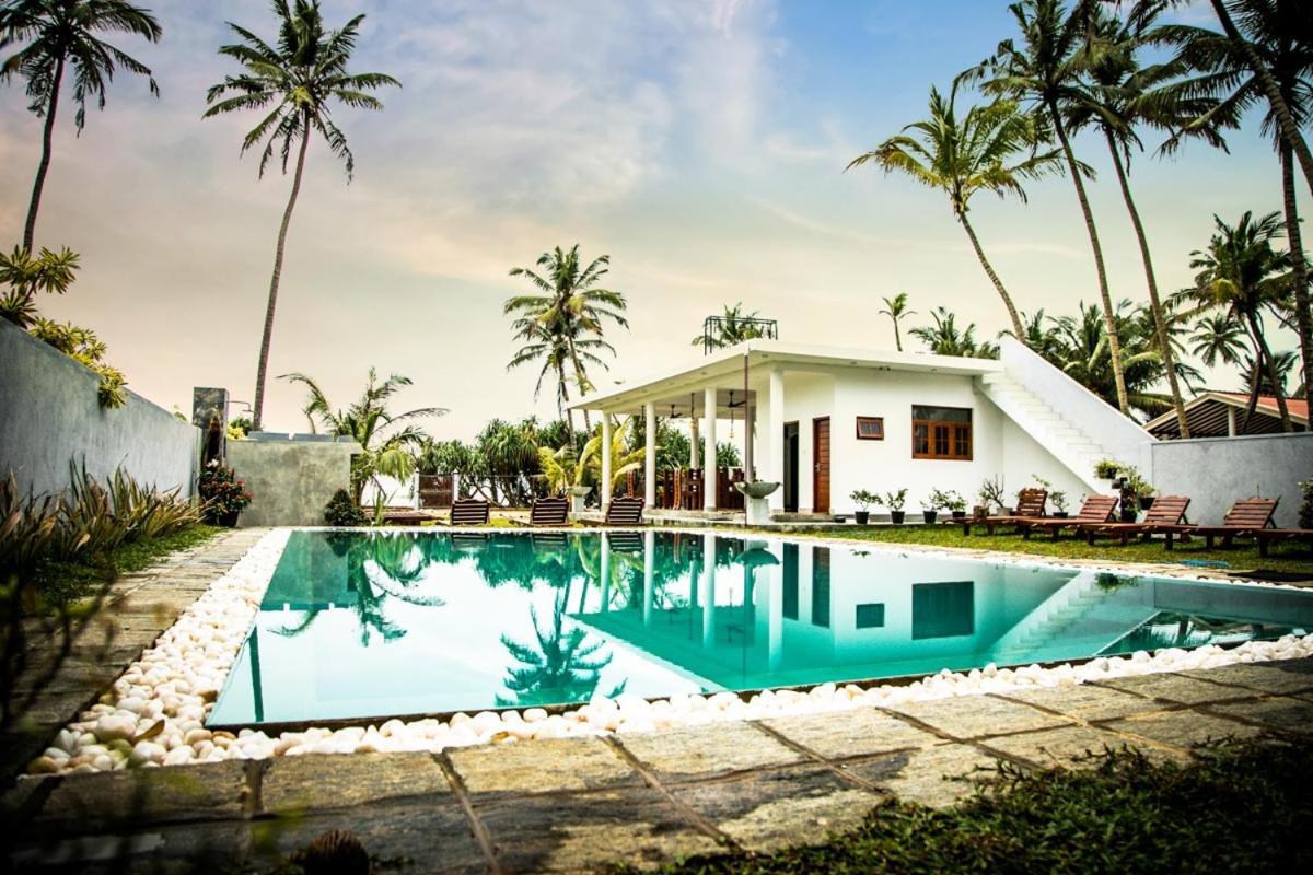 Hotel Infinity Of Sri Lanka Paiyagala Exterior foto