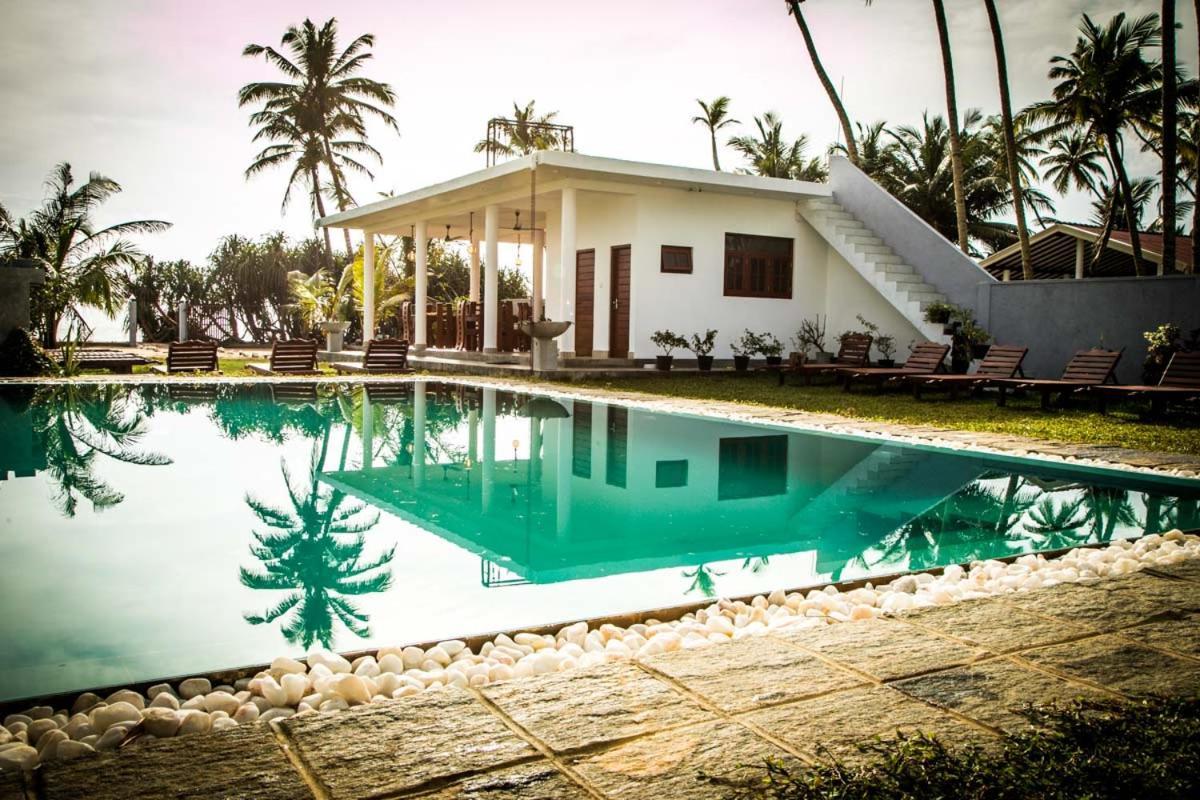 Hotel Infinity Of Sri Lanka Paiyagala Exterior foto