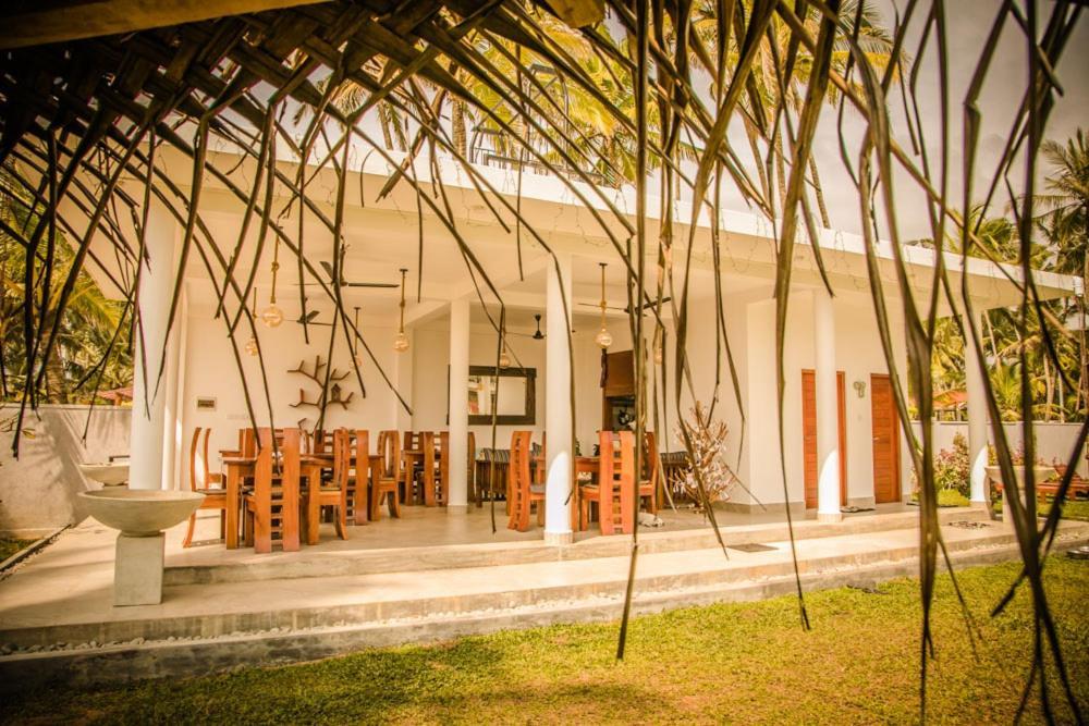 Hotel Infinity Of Sri Lanka Paiyagala Exterior foto