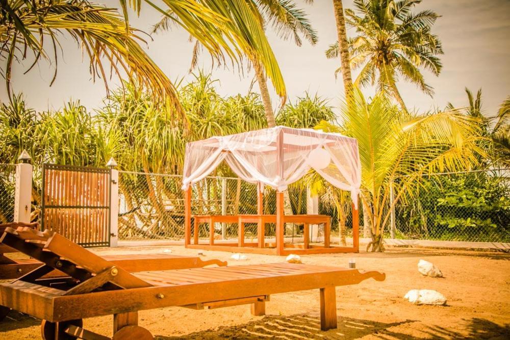 Hotel Infinity Of Sri Lanka Paiyagala Exterior foto