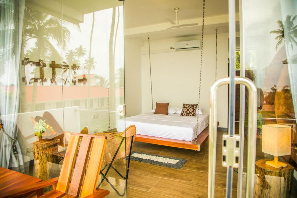 Hotel Infinity Of Sri Lanka Paiyagala Exterior foto