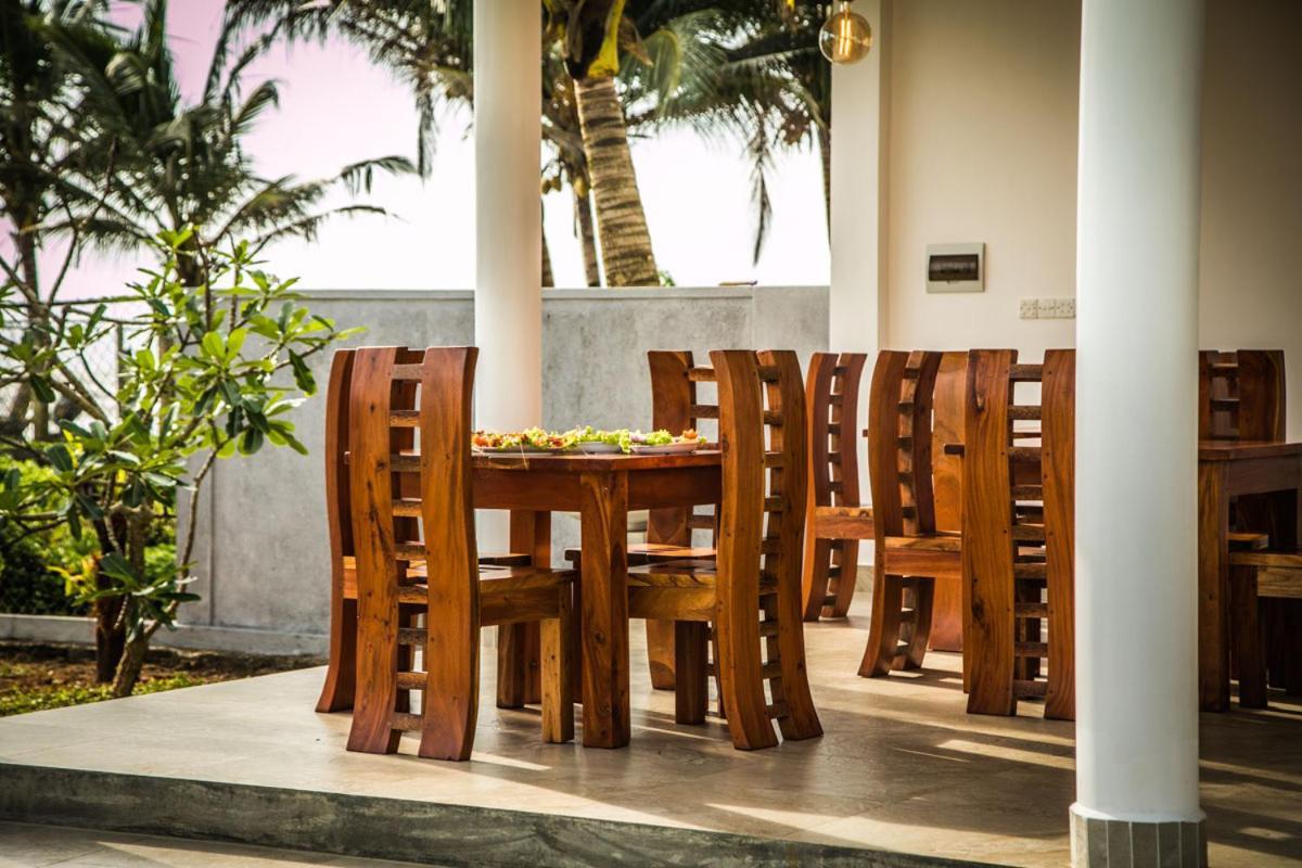Hotel Infinity Of Sri Lanka Paiyagala Exterior foto