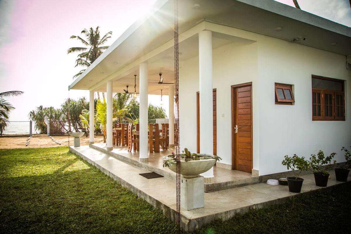 Hotel Infinity Of Sri Lanka Paiyagala Exterior foto